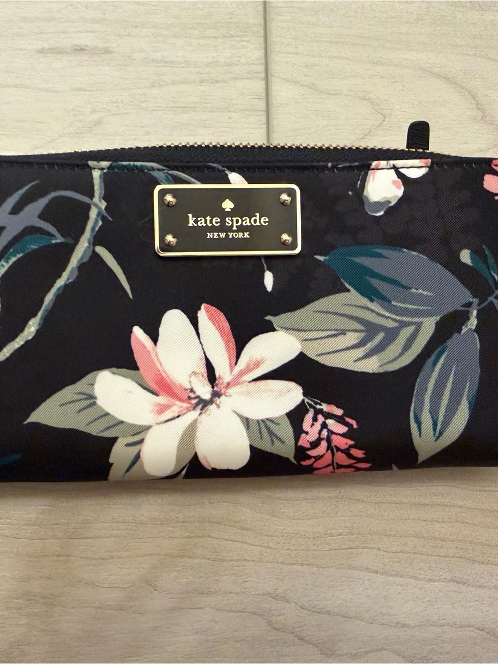 kate spade navy floral zip-around wallet with gold plaque - Picture 2 of 4